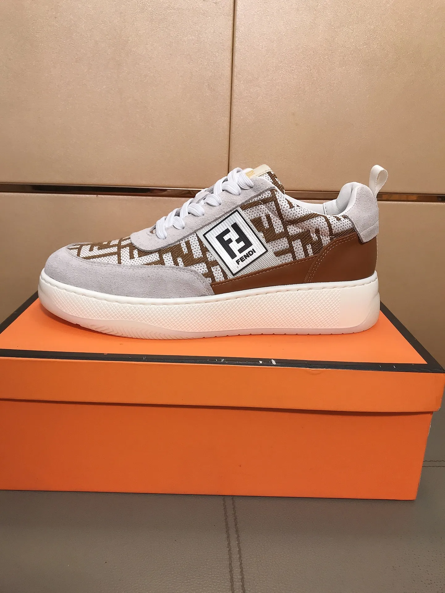 Ex-factory price 420 🔆🔆👉Fendi [Fendi] Men's new low-cut casual shoes are on the market🔥The shoe body is made of brand-specific printed fabric nubuck leather, with sheepskin lining for feet, breathable and does not cover the feet! Fashionable casual shoes 🙈Outsole is ultra-light, non-slip and wear-resistant👣 Standard size 38-44